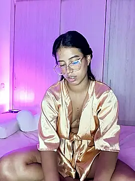 Raven stonee01 online show from May 27, 2026, 1:57 am