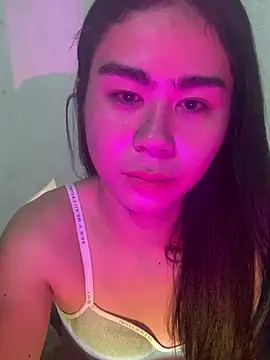 Alluringluna online show from July 14, 2026, 2:23 pm