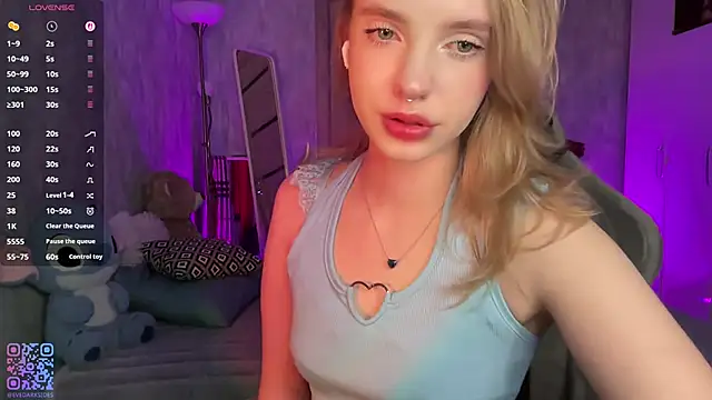 Snapshot of Eve_Dark_Side chatting on June 19, 2026, 5:56 am Eve Dark Side online show from June 19, 2026, 5:56 am