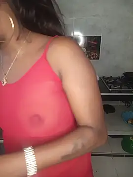 Snapshot of Rossiecameron_ chatting on May 13, 2026, 2:47 pm Rossiecameron online show from May 13, 2026, 2:47 pm