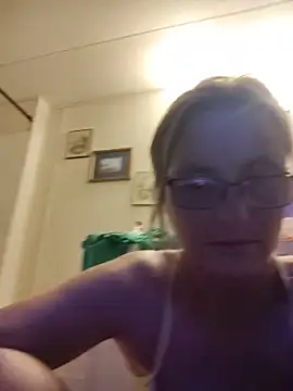 Queenle91 online show from June 10, 2026, 4:23 am