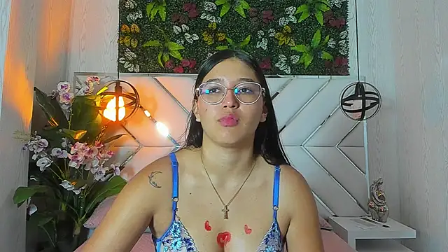 Janett Moore online show from June 2, 2026, 1:02 pm