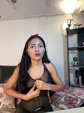 Snapshot of Karol_Wilde chatting on May 19, 2026, 1:00 am Karol Wilde online show from May 19, 2026, 1:00 am