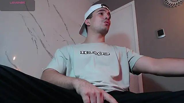 Snapshot of tanner-hard_ chatting on June 11, 2026, 7:56 pm tanner-hard online show from June 11, 2026, 7:56 pm