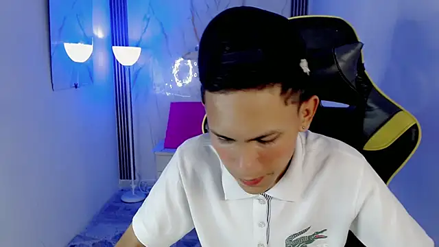 sombra 18 online show from July 3, 2026, 3:35 am