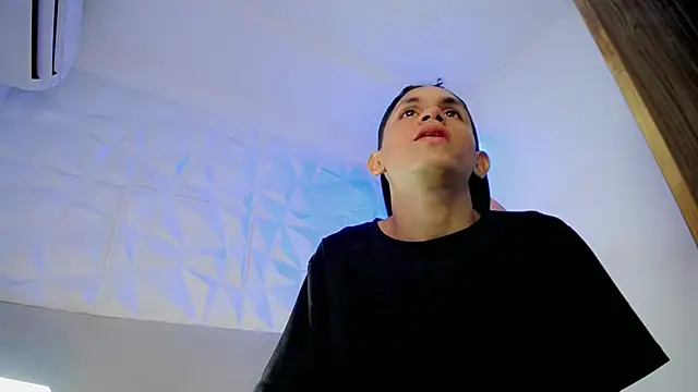 sombra 18 online show from July 22, 2026, 2:03 am