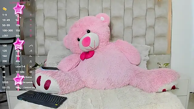 MaddyReyes online show from June 18, 2026, 7:40 pm