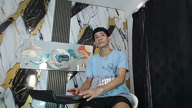 Snapshot of TWINKS_BOYSX chatting on June 6, 2026, 1:27 pm TWINKS BOYSX online show from June 6, 2026, 1:27 pm