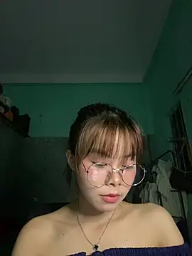 Snapshot of Cry_sexy chatting on May 22, 2026, 4:01 pm Cry sexy online show from May 22, 2026, 4:01 pm
