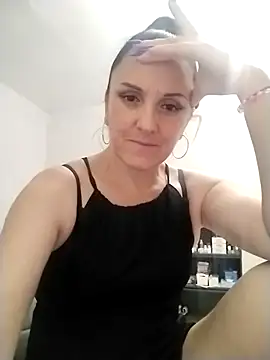 Snapshot of MillaMia45 chatting on July 9, 2026, 7:40 pm MillaMia45 online show from July 9, 2026, 7:40 pm