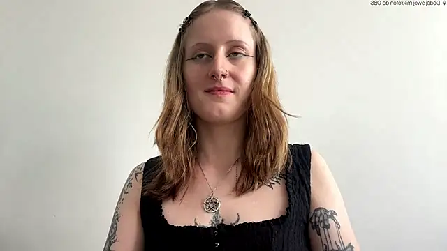 Snapshot of LaraLovely chatting on June 4, 2026, 12:33 pm LaraLovely online show from June 4, 2026, 12:33 pm