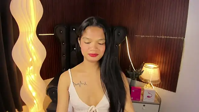 Snapshot of Naya_Hilton chatting on May 31, 2026, 6:31 pm Naya Hilton online show from May 31, 2026, 6:31 pm