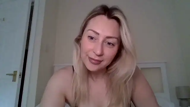 Snapshot of Babe_blond chatting on July 6, 2026, 9:17 am Babe blond online show from July 6, 2026, 9:17 am