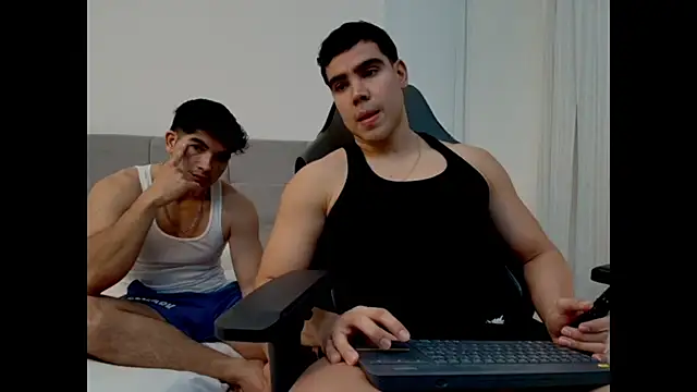 Snapshot of pistacho_bross19 chatting on May 13, 2026, 12:52 am pistacho bross19 online show from May 13, 2026, 12:52 am