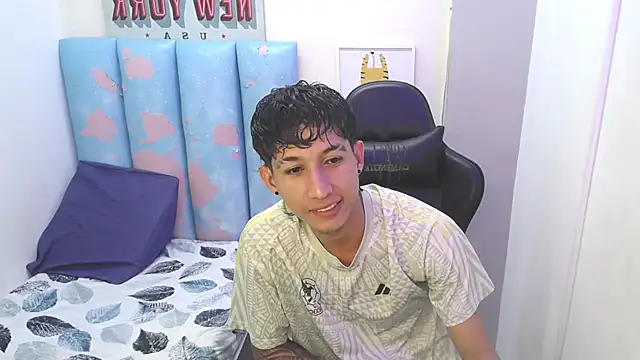 Snapshot of liam_play chatting on June 2, 2026, 3:08 am liam play online show from June 2, 2026, 3:08 am
