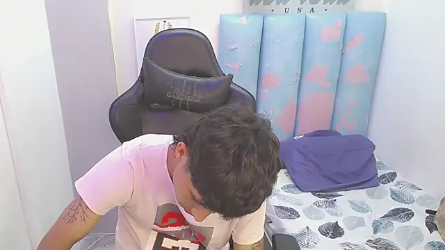 Snapshot of liam_play chatting on June 9, 2026, 9:48 pm liam play online show from June 9, 2026, 9:48 pm