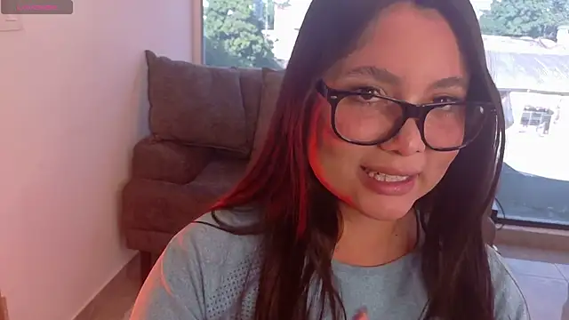 Snapshot of Eva-Apple chatting on June 19, 2026, 8:56 pm Eva-Apple online show from June 19, 2026, 8:56 pm