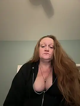 Snapshot of Kellilyn10 chatting on June 8, 2026, 2:12 am Kellilyn10 online show from June 8, 2026, 2:12 am