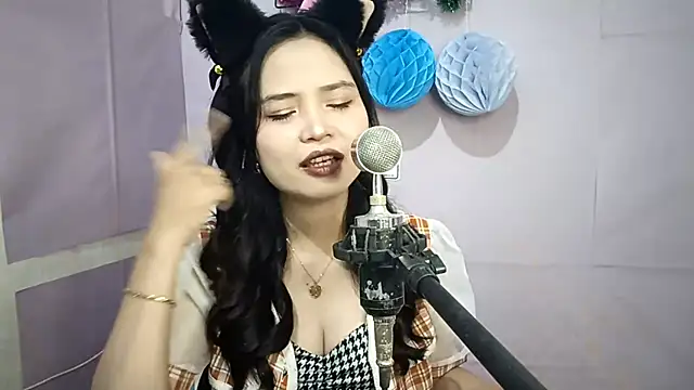 Snapshot of FerminaBoutwell chatting on May 23, 2026, 9:13 am FerminaBoutwell online show from May 23, 2026, 9:13 am