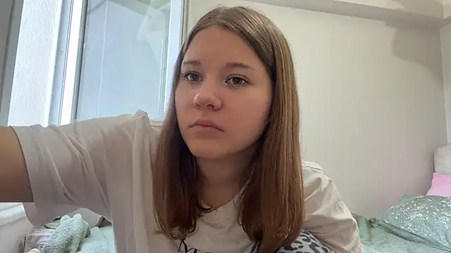 Snapshot of KamalaDuplantis chatting on May 10, 2026, 2:22 pm KamalaDuplantis online show from May 10, 2026, 2:22 pm