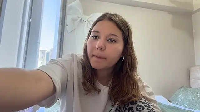 Snapshot of KamalaDuplantis chatting on May 11, 2026, 1:17 pm KamalaDuplantis online show from May 11, 2026, 1:17 pm
