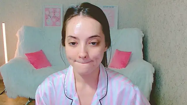 Snapshot of SiennaMia chatting on June 8, 2026, 4:13 am SiennaMia online show from June 8, 2026, 4:13 am