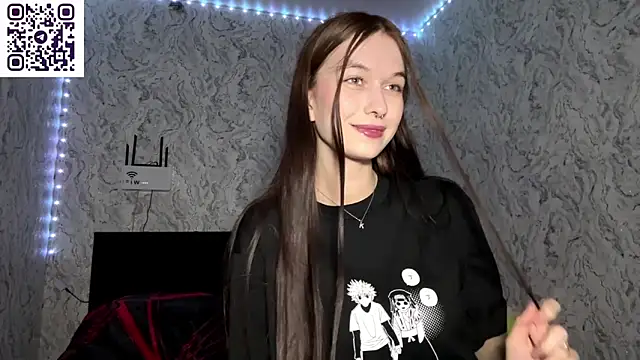 Snapshot of HinaDesire chatting on June 1, 2026, 10:00 pm HinaDesire online show from June 1, 2026, 10:00 pm