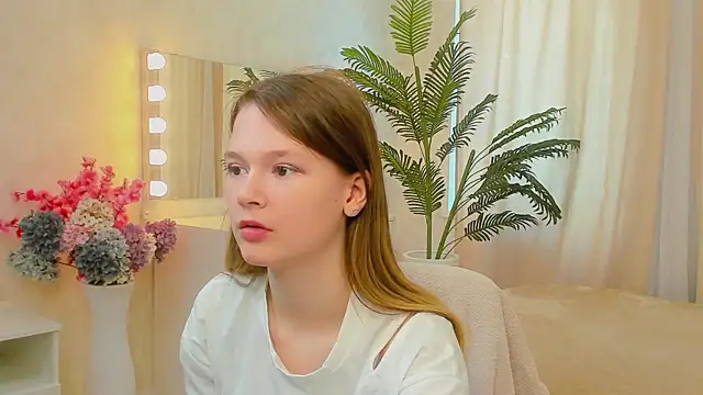 Snapshot of TiaGarnsey chatting on May 12, 2026, 2:03 pm TiaGarnsey online show from May 12, 2026, 2:03 pm
