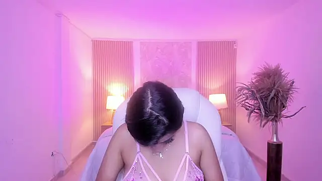 Clhoe collins online show from May 13, 2026, 7:22 pm