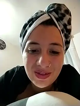 Annie loveer online show from June 14, 2026, 2:24 am