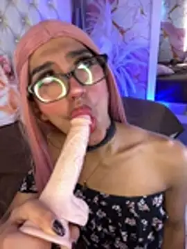 Luna Sissy  online show from July 9, 2026, 9:52 pm