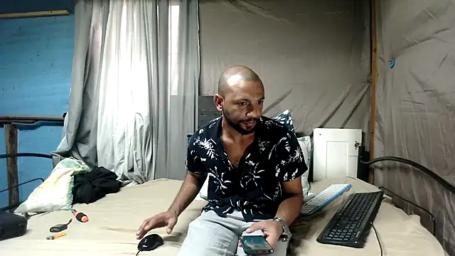 Snapshot of Camodick chatting on June 26, 2026, 1:04 pm Camodick online show from June 26, 2026, 1:04 pm