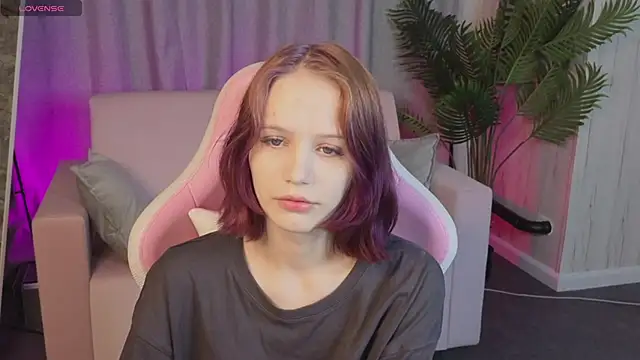 AliceJohansone online show from June 6, 2026, 1:00 am