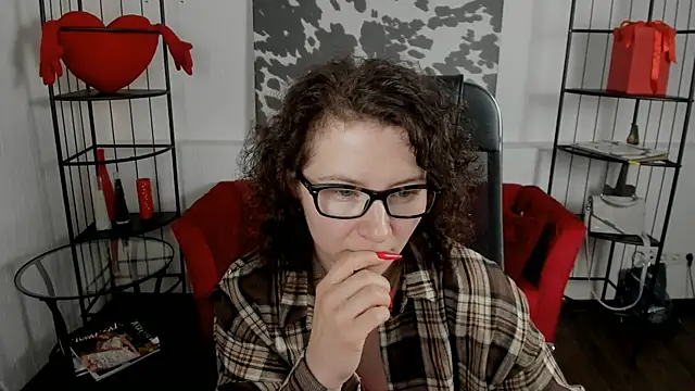 AureliaGleam online show from June 5, 2026, 1:23 am