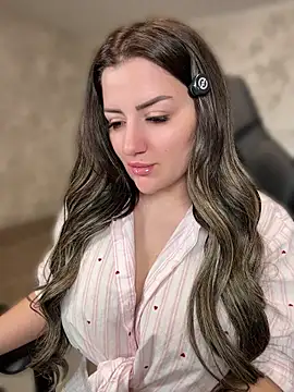 SophiePale online show from April 13, 2026, 8:31 am