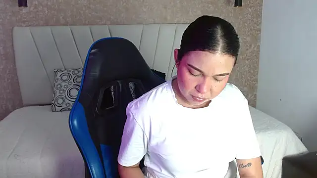 Snapshot of AliceSmity__ chatting on June 13, 2026, 12:14 pm AliceSmity online show from June 13, 2026, 12:14 pm