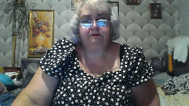 MarinaFarina53 online show from July 7, 2026, 7:40 pm