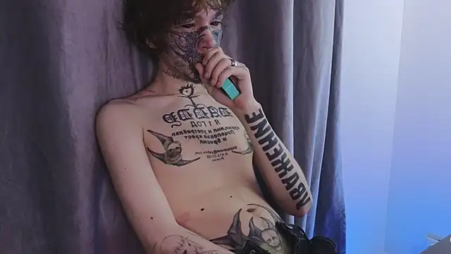 Snapshot of Emo___boy chatting on June 4, 2026, 9:32 pm Emo boy online show from June 4, 2026, 9:32 pm