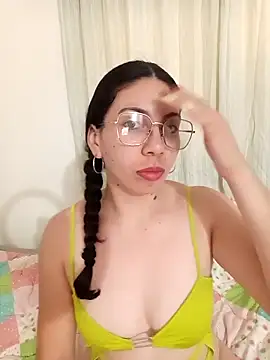 Mia essence online show from May 20, 2026, 7:31 pm