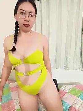 Mia essence online show from May 29, 2026, 2:48 pm