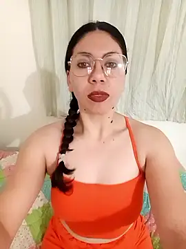 Mia essence online show from June 5, 2026, 11:38 am