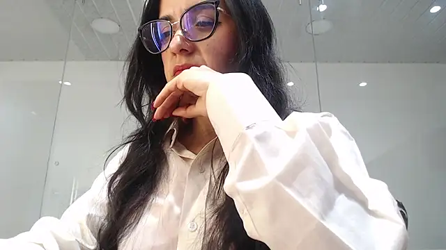 Lizeth White  online show from June 30, 2026, 8:21 pm