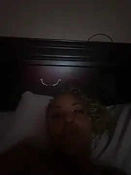 Missprettythang online show from May 12, 2026, 5:48 am