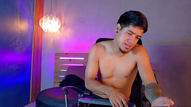 Snapshot of criss_hardcock_ chatting on June 6, 2026, 1:27 pm criss hardcock online show from June 6, 2026, 1:27 pm