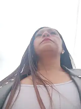 Snapshot of Vely_ chatting on June 5, 2026, 5:40 pm Vely online show from June 5, 2026, 5:40 pm