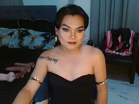 Snapshot of RoyalSeductress chatting on May 18, 2026, 7:14 am RoyalSeductress online show from May 18, 2026, 7:14 am