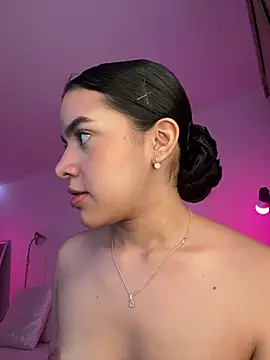 fluffylips online show from July 14, 2026, 1:06 pm