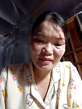 Snapshot of -Trici- chatting on June 5, 2026, 3:46 am -Trici- online show from June 5, 2026, 3:46 am