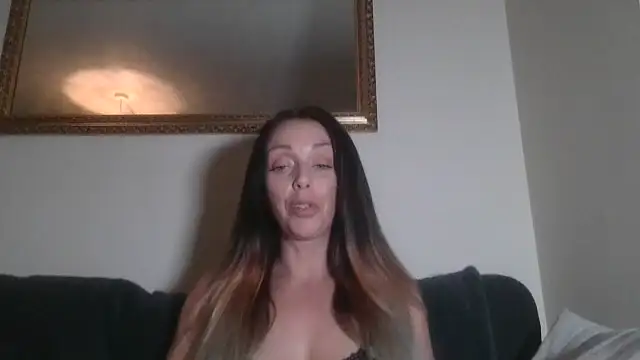 Snapshot of LouiseLovell chatting on June 11, 2026, 10:19 pm LouiseLovell online show from June 11, 2026, 10:19 pm