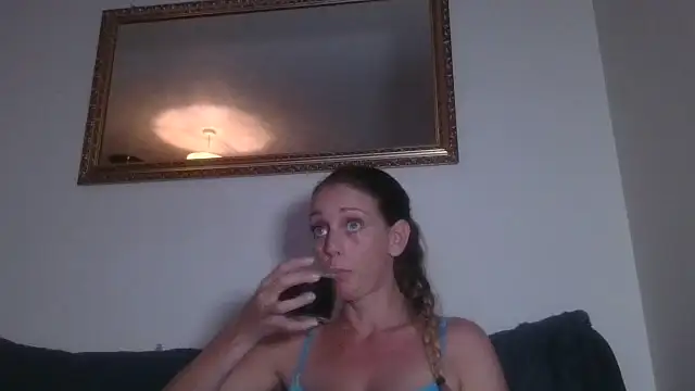 Snapshot of LouiseLovell chatting on July 11, 2026, 9:05 pm LouiseLovell online show from July 11, 2026, 9:05 pm